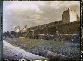 Image représentant Segment du mur de l'enceinte de la vieille ville (tours carrées et murs)