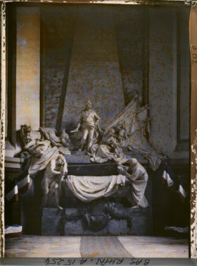 Image représentant France Alsace, Strasbourg, Le monument du Maréchal de Saxe, dans l'Eglise St Thomas