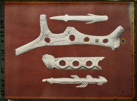 Image représentant France, St Germain-en-Laye, La Madeleine, Bâton de Commt à 4 trous 8160, Bâton de Commt à 3 trous 1/2, 8165. Harpon à 5 barbelures (20062)