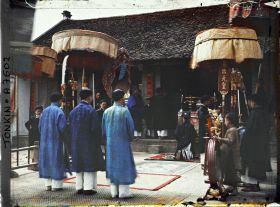 Image représentant Une célébration du rituel au temple Te ky-phuc, lors d'une cérémonie pour demander le bonheur