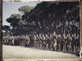 Image représentant Troupes britanniques alliées passées en revue par le général Gouraud, haut-commissaire de la République française en Syrie et au Liban