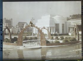 Image représentant L'Exposition des arts décoratifs, Jardin des Nymphéas de Laprade et Pavillon de Ruhlmann, dit du Collectionneur