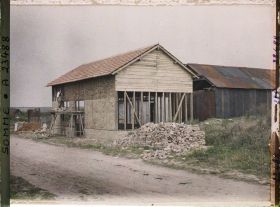 Image représentant France, Brie, Construction d'une Maison provisoire
