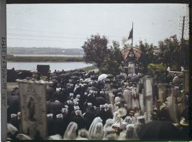 Image représentant La procession de la Fête-Dieu devant le reposoir de la rade de Perros-Guirec