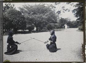 Image représentant Ecole de gymnastique militaire, entraînement aux arts martiaux Kendo (escrime japonaise), position "sankio"