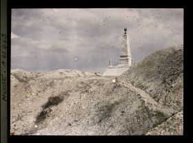 Image représentant France, Les Eparges, Le Sommet des Eparges et le monument