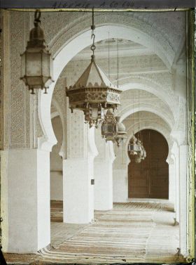 Image représentant La salle de prière de la mosquée de Sidi Bou Médine