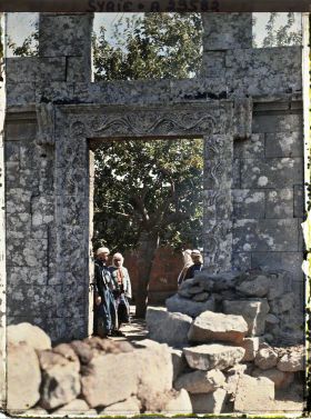 Image représentant Linteau et encadrement à décoration florale du portail de la basilique du Sérail