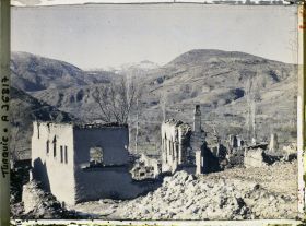 Image représentant Ruines dans le village