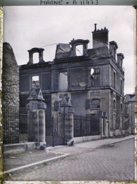 Image représentant L'entrée de l'ancien archevêché, aujourd'hui palais du Tau