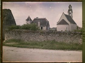Image représentant France, Roc-Amadour, L'hospitalet : l'Eglise et la vieille maison au pigeonnier