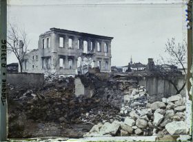 Image représentant Vestiges d'une école au milieu de ruines