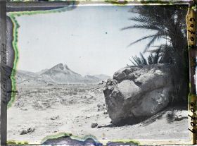 Image représentant Les environs du lac avec au fond, les pitons de marne verte
