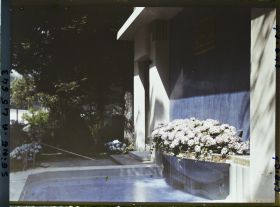 Image représentant L'Exposition des arts décoratifs, Petit bassin du Pavillon des Parfums Fontanis, sur le Cours-la-Reine