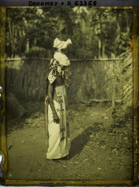 Image représentant Danseur avec le masque " Ebié " (Le Coq)