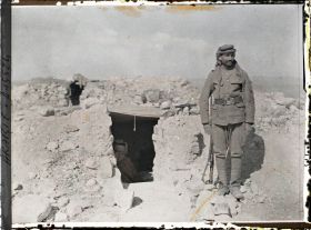 Image représentant Entrée du poste de commandement du général Dja'far Pacha, des forces arabes du royaume du Hedjaz