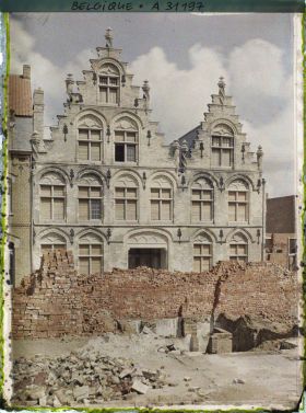 Image représentant Belgique, Ypres, L'Hôtel de Gani entièrement reconstruit
