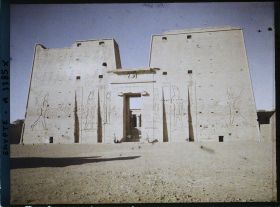 Image représentant Pylône d'entrée du temple d'Horus