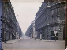 Image représentant La rue du Quatre-Septembre vue de la place de l'Opéra