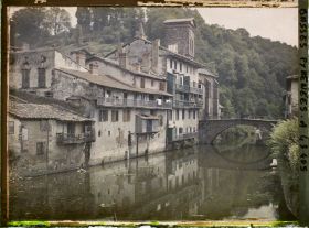 Image représentant France , St Jean-Pied de Port, Vieux quartier au bord de l'eau