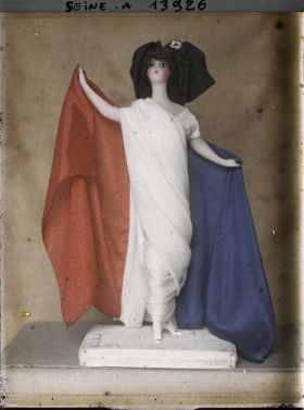 Image représentant Poupée patriotique à l'effigie de l'Alsace