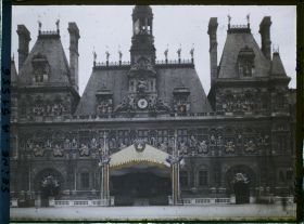 Image représentant Décorations à l'Hôtel-de-Ville pour le 9ème congrès de la Légion Américaine (American Legion)