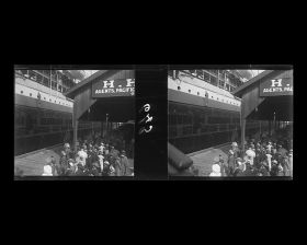 Image représentant Préparatifs de départ du Mongolia, passagers sur le ponton d'embarquement