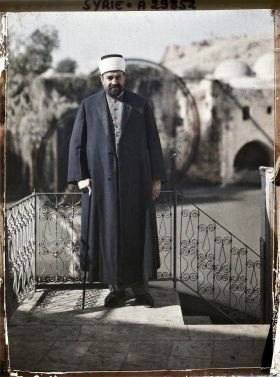 Image représentant Son Excellence Moutesarif Kenali (Gouverneur ?)