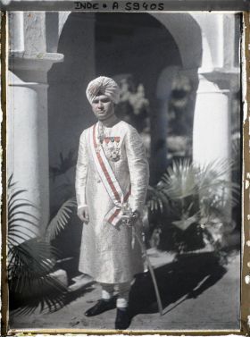 Image représentant Portrait en pied du sirdar Dass, ministre et conseiller personnel du maharadja de Kapurthala