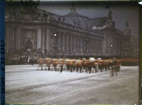 Image représentant Les obsèques du maréchal Foch, défilé devant le Grand Palais
