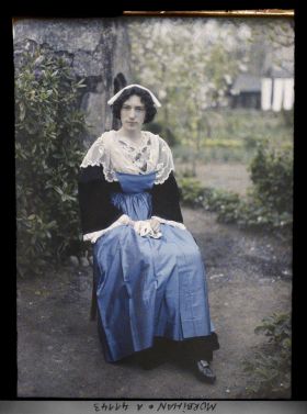 Image représentant Madame Caudal en costume d'Auray