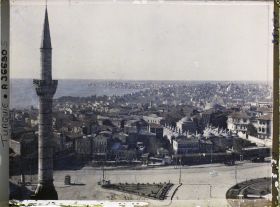 Image représentant Panorama depuis un minaret de la Beyazit Camii (M. de Beyazit), vers la mer de Marmara (vers le sud)