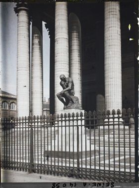 Image représentant Le Penseur de Rodin devant le Panthéon