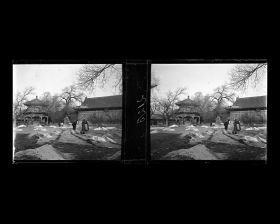Image représentant Yonghegong ("palais de l'Harmonie et de la Concorde"). La première cour