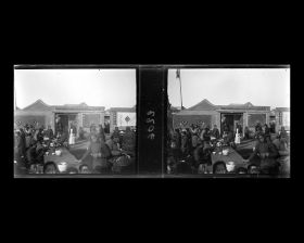 Image représentant Des restaurants en plein air devant Tudici ("temple des Divinités du Sol")