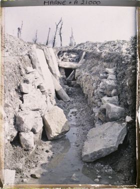Image représentant France, Loivre, Boyau Couvert de dalles de pierre