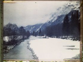 Image représentant France Les Alpes, Chamonix - La Vallée de Chamonix, l'Arve, et nuage de montagne