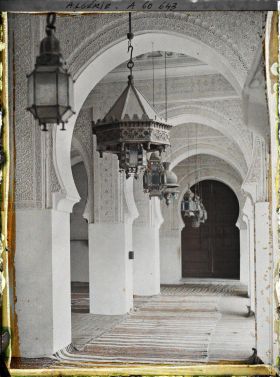Image représentant La salle de prière de la mosquée de Sidi Bou Médine