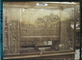 Image représentant Musée archéologique - Sarcophage provenant du site de Haghia Triada (vue de l'autre côté que les deux précédentes vues)