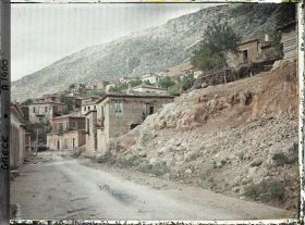 Image représentant Le village de Kastri, reconstruit en 1892 à deux kilomètres de son emplacement originel, pour permettre les fouilles du site archéologique de Delphes