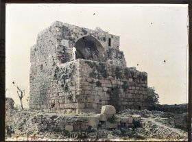 Image représentant Tour renforçant les remparts de la ville médiévale
