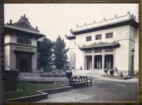 Image représentant L'Exposition des arts décoratifs, Pavillon de l'Indochine, entre le cours Albert 1er et les berges de Seine