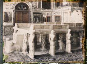 Image représentant Dans l'Arg (la citadelle royale), le Takht-e-Marmar (Trône de marbre)