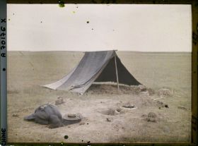 Image représentant Dans la steppe, une tente de voyage