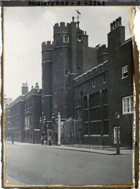 Image représentant Saint James Palace et le square