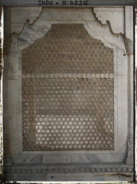 Image représentant Un écran de marbre ajouré (jali) dans le fort Rouge (Lal Qila)