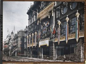 Image représentant la boutique Waring & Gillow décorée sur Oxford street à l'occaion de la commémoration de la Première Guerre Mondiale