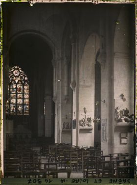 Image représentant La nef de l'église