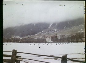 Image représentant France Les Alpes, Moussoux, Chamonix - Nuage de montagne, vue vers le Brévent et le Village des Moussoux