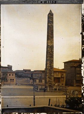 Image représentant L'obélisque Muré de la place At Meydani ("place aux Chevaux") sur l'emplacement de l'ancien hippodrome byzantin